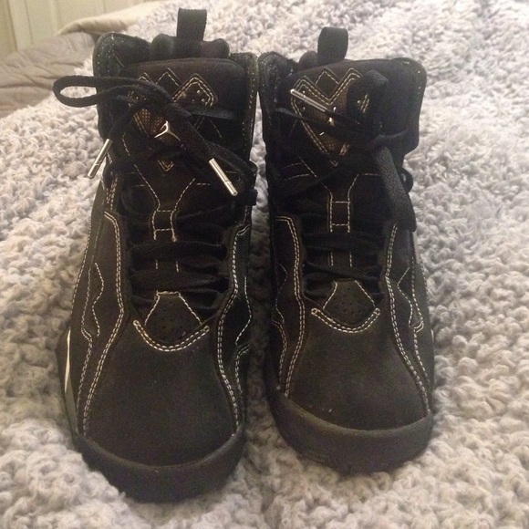 True Flight Air Jordans size 5 Youth - Picture 2 of 3